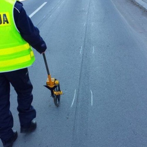 PRZEJŚCIE W MIEJSCU NIEDOZWOLONYM MOŻE KOSZTOWAĆ ŻYCIE