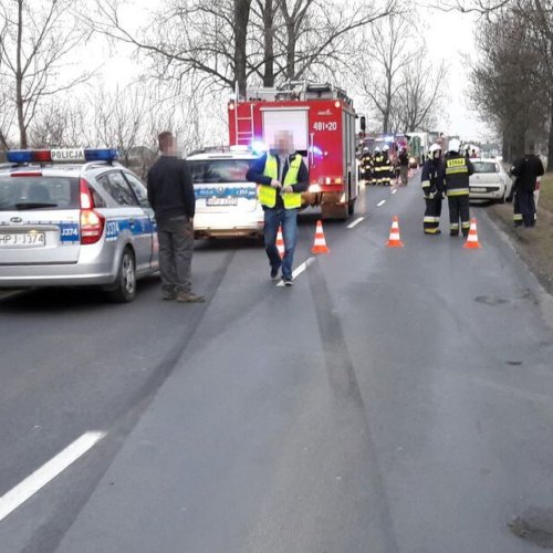 O KROK OD TRAGEDII – POLICJANCI APELUJĄ O OSTROŻNOŚĆ NA DRODZE