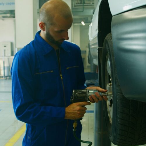 Najlepsze klucze udarowe do 1000 zł – ranking modeli do warsztatu